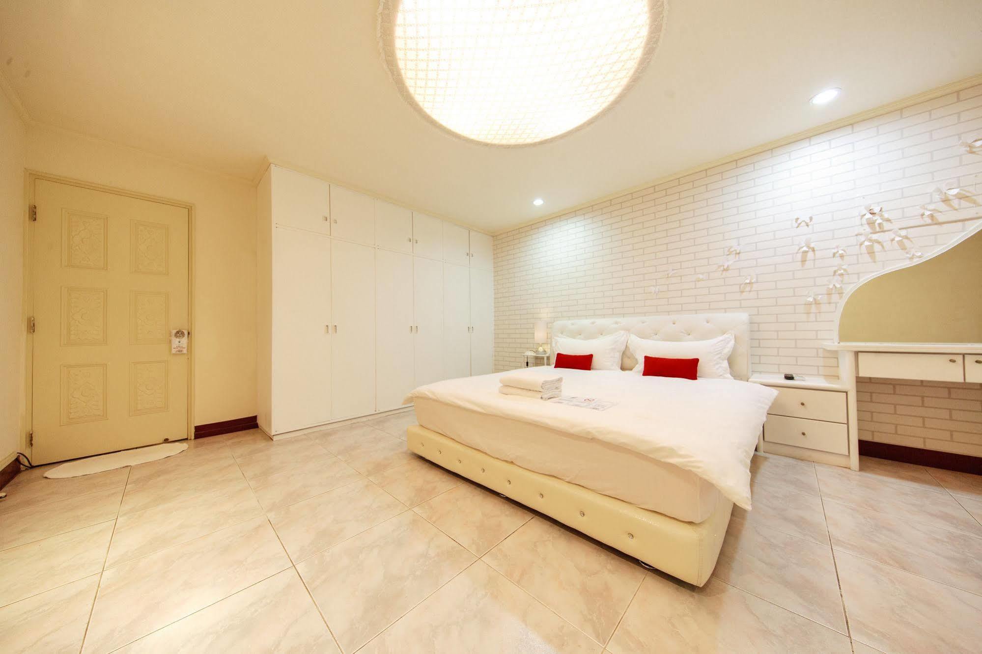 Ariyoshi Ya Apartment Тайнан Екстериор снимка